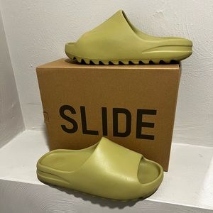 Yeezy slide “resin”